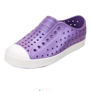 NWT Girls Native Jefferson Glow shoes